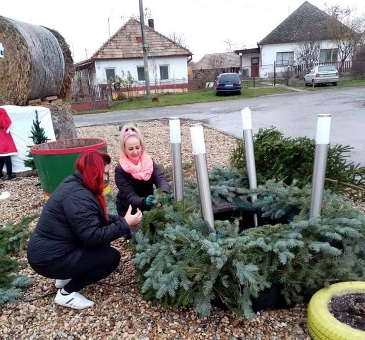 128286166 4790754880998048 2069874617748027202 n Víkend v Komárne a v okolí: Vianočný stromček a zapálená prvá adventná sviečka