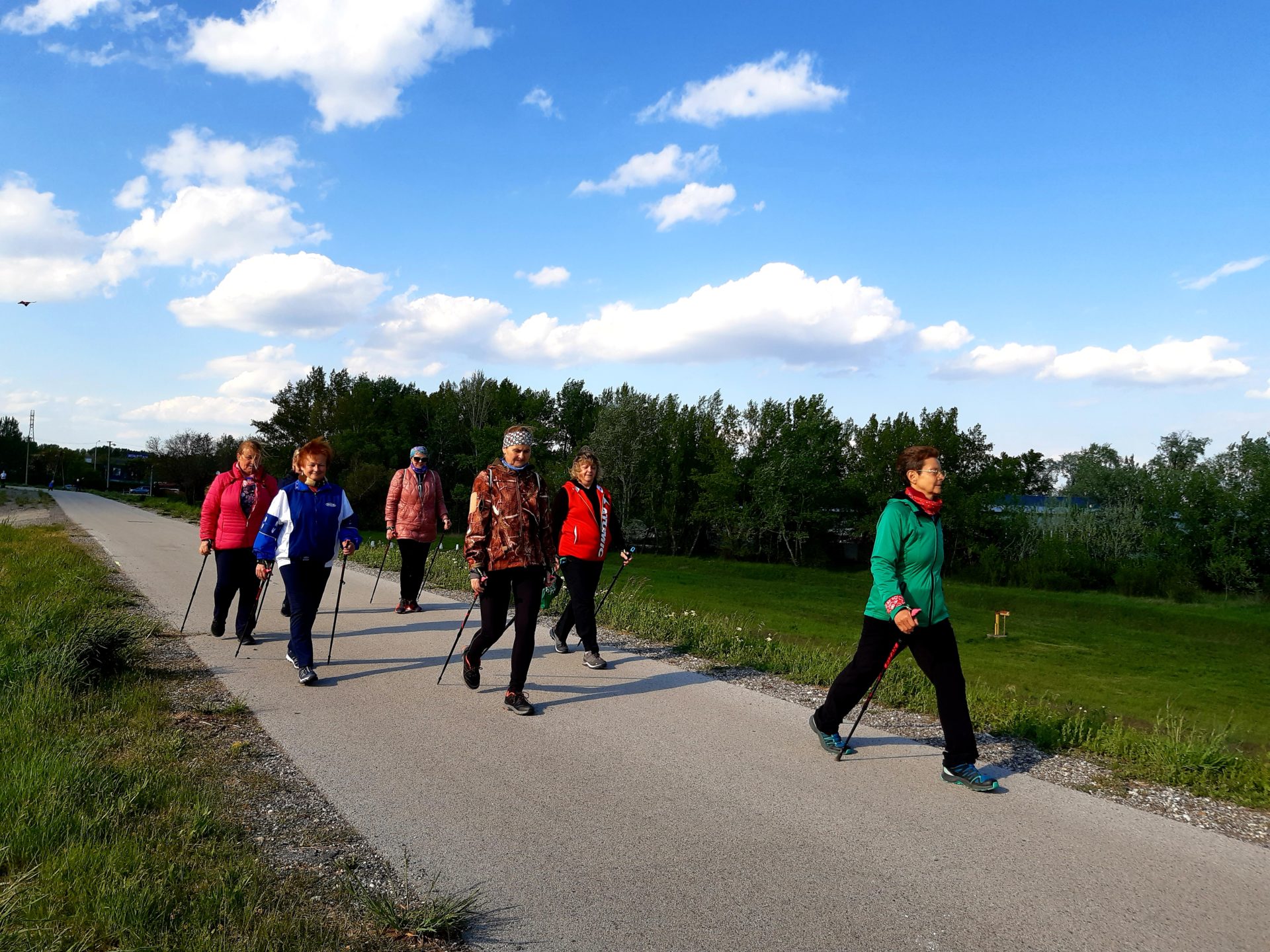 20210503 165841 Balzam pre telo aj dušu – inštruktorka Nordic walkingu z Komárna nám priblížila čaro tohto moderného športu!