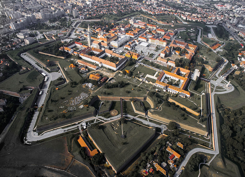 Cetatea Alba Iulia din aer toamna Komárno medzi hviezdnymi mestami Európy. Čomu vďačí za tento titul?