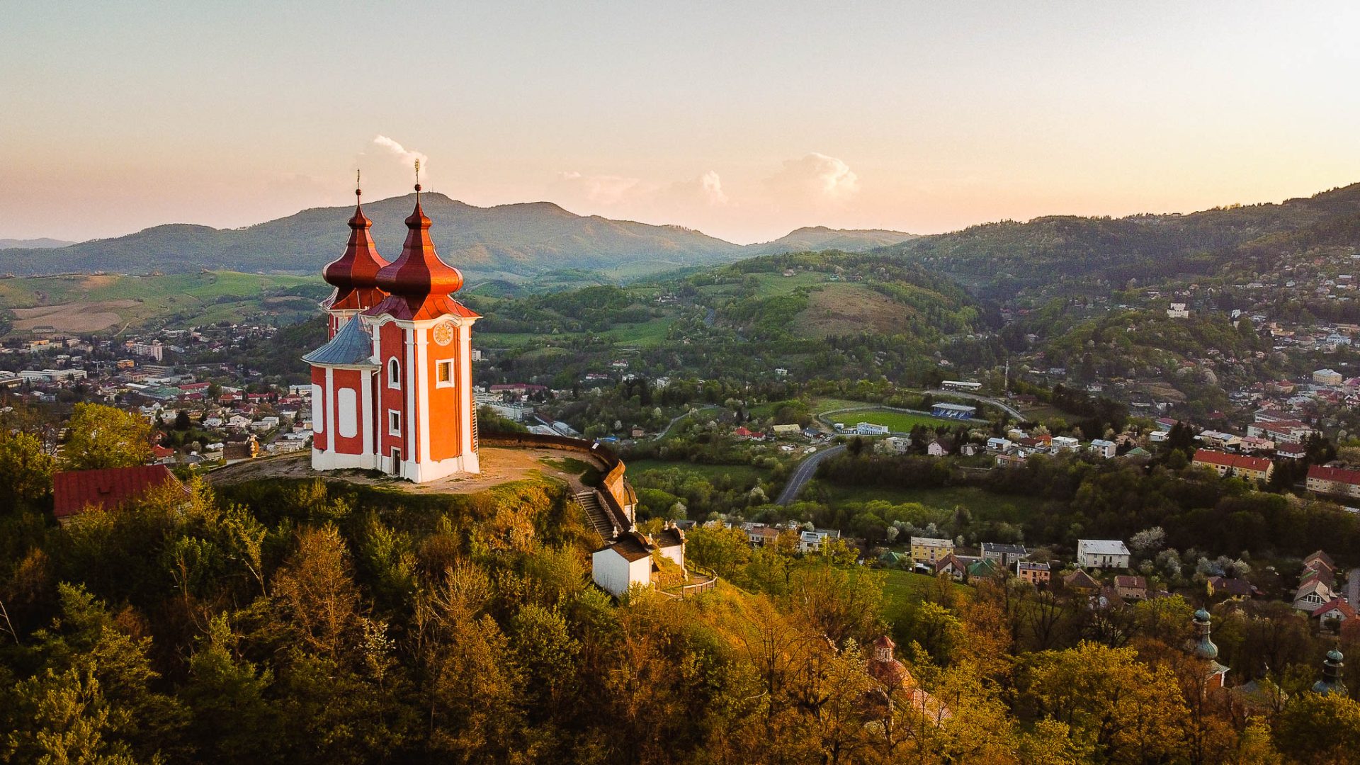 DJI 0463 Za hranicami Juhu: Čarovné slovenské miesta a významné historické osobnosti! Navštívili ste už niektoré z nich?