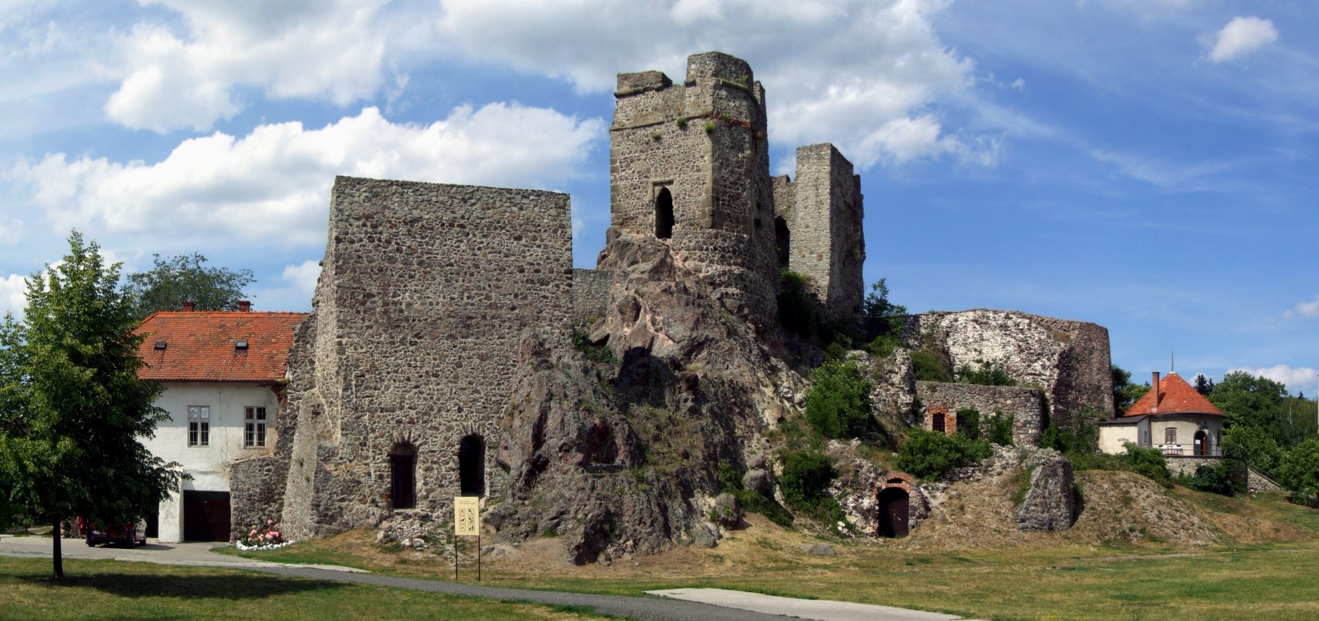 Hrad Levice Leva vara Turistický sprievodca: Čo všetko treba vidieť v Leviciach a v okolí?