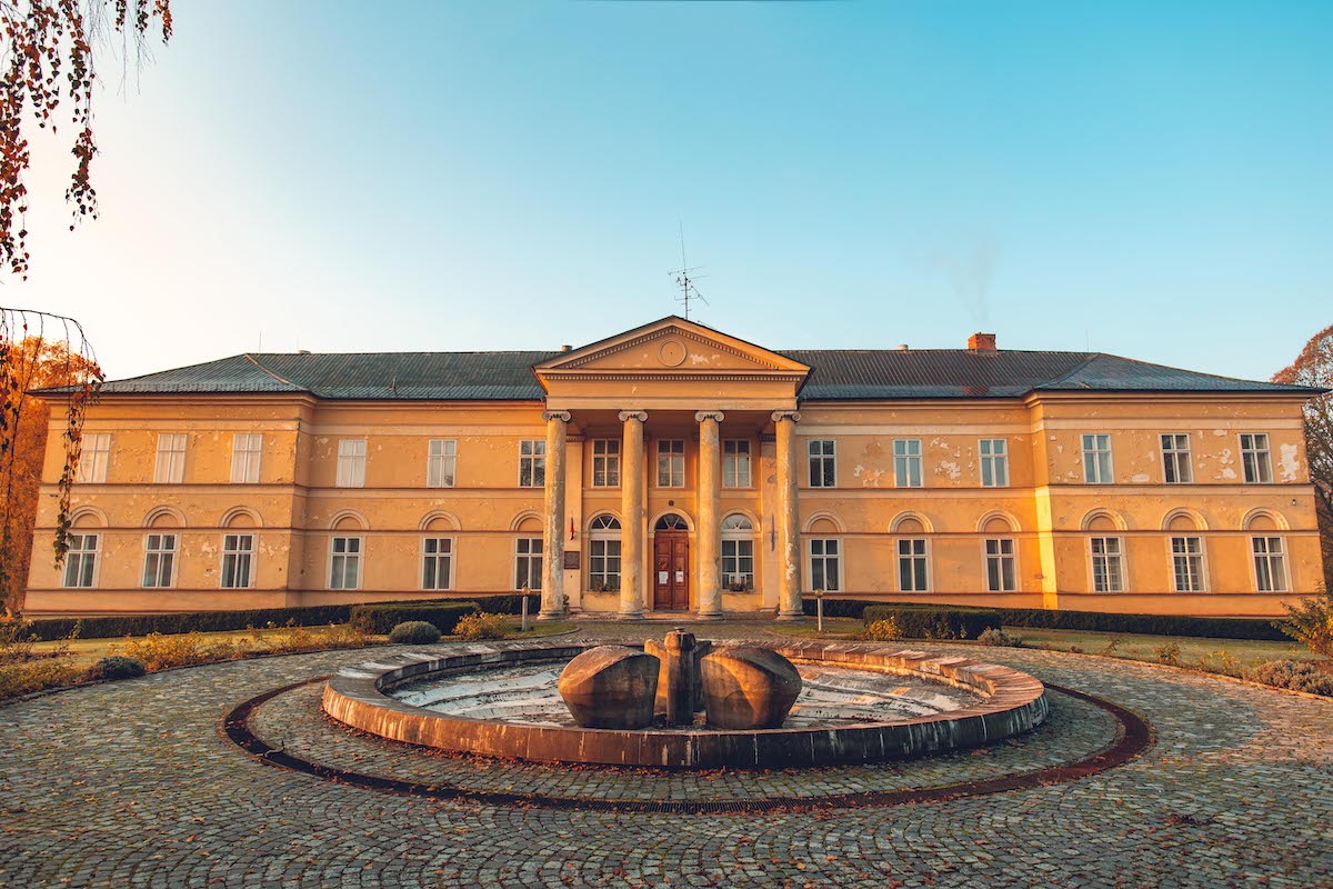 krupsky kastiel Za hranicami Juhu: Čarovné slovenské miesta a významné historické osobnosti! Navštívili ste už niektoré z nich?