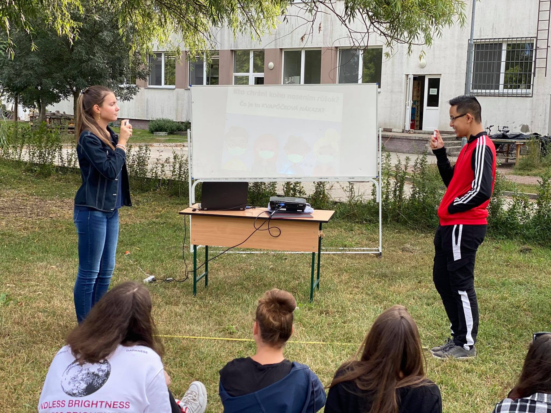 m6 Aj v Komárne sa bojuje proti hoaxom: Finalista súťaže Učiteľ Slovenska 2019 vysvetľuje význam nosenia rúšok