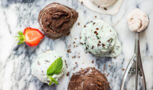 selection of different ice cream scoops 2022 02 01 22 36 50 utc Remeselná zmrzlina z Nových Zámkov – zmrzliny na želanie zákazníkov z rodinnej výroby!