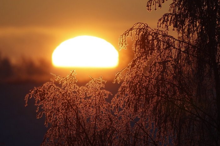 slnko zima Za hranicami Juhu – Decembrová mágia, štedrý Mikuláš a sila najkratšieho dňa v roku!