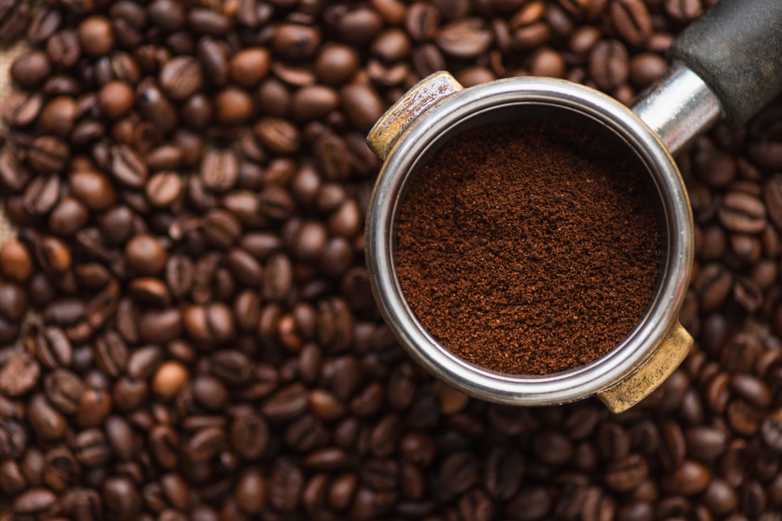 top view of ground coffee in portafilter on coffee 2022 12 16 17 42 52 utc Novozámockí živnostníci – spoznajte úspešných podnikateľov minulosti! (1. časť)
