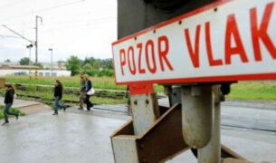 vlak 11 ZSSK: Pri ceste vlakom z Komárna do Bratislavy budú platiť obmedzenia