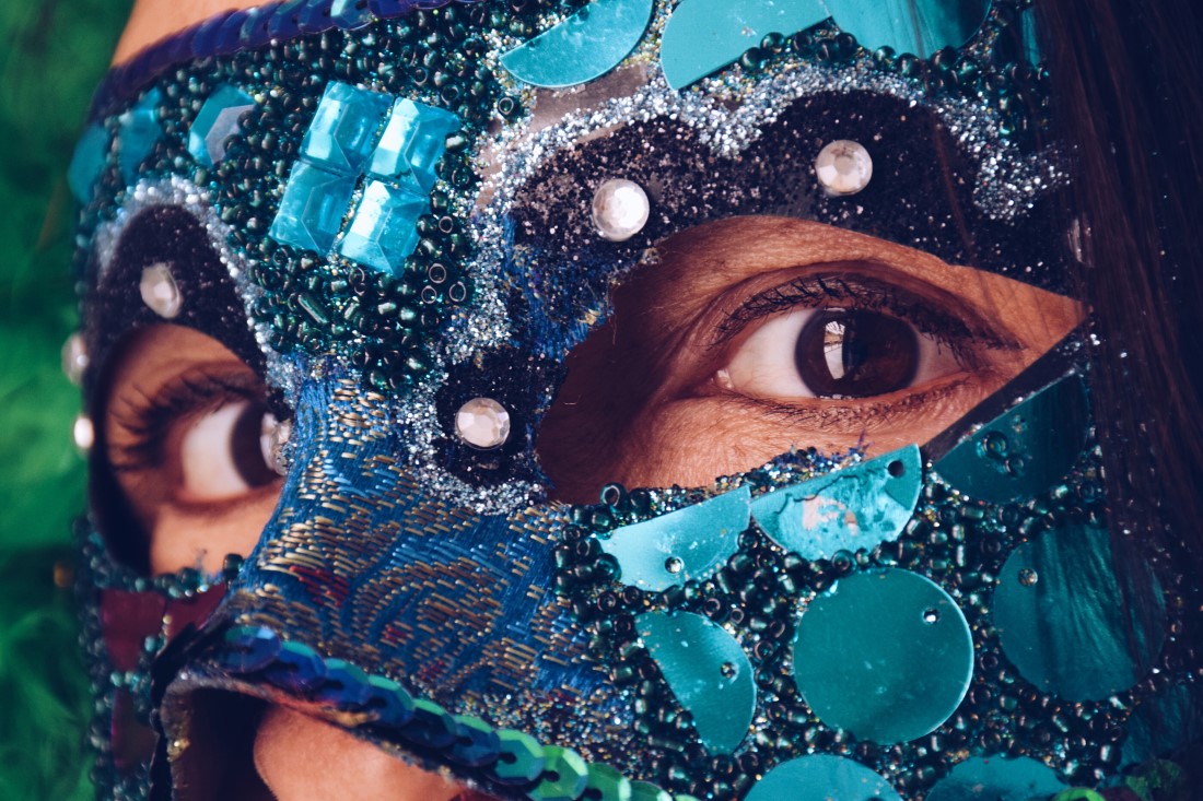 woman wearing carnival mask 2022 11 14 06 20 02 utc Obdobie veselosti a farebných masiek – poznáte fašiangové tradície?