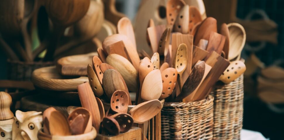 set of handmade wooden spoons in european traditio 2023 11 27 05 10 29 utc Tradičná Porciunkula ponúkne remeselný trh, jarmok i koncerty