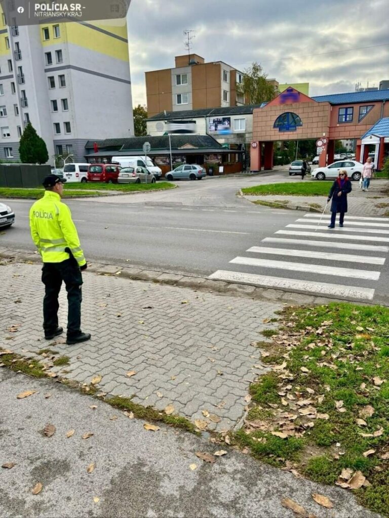 1000010402 Svetový deň bielej palice: Polícia žiada ohľaduplnosť voči nevidiacim