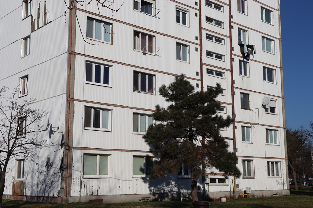 014 1 V meste sa začína rekonštrukcia bytovky prezývanej Biely dom
