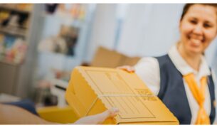 MixCollage 23 Sep 2025 09 46 PM 7783 V meste končí jedna z pôšt, u zvyšných sa menia otváracie hodiny