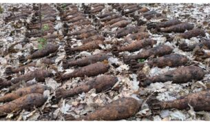 MixCollage 30 Mar 2026 09 57 PM 8937 Rekordný nález v okresnej obci: Pod zemou objavili 180 kusov funkčných munícii