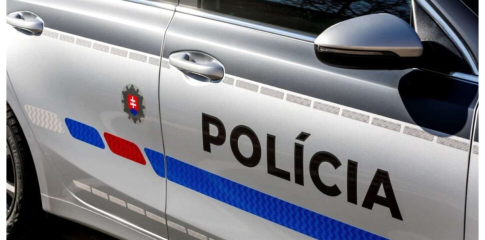 MixCollage 20 Apr 2026 05 15 PM 8460 Policajti z Nových Zámkov zachránili dieťa, ktoré nedýchalo