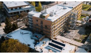 MixCollage 20 Apr 2026 05 42 PM 6005 Vo Dvoroch nad Žitavou vzniká nové Zariadenie sociálnych služieb, prevádzku spustí do konca roka