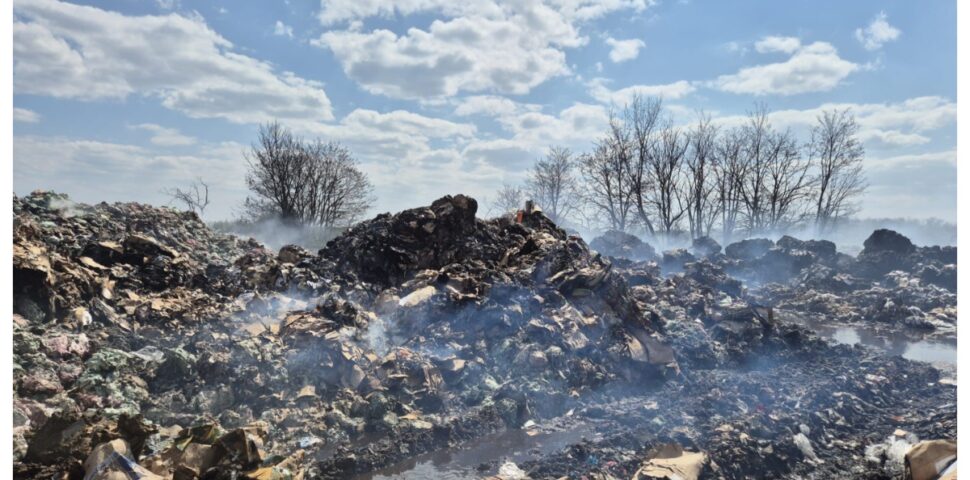 MixCollage 23 Apr 2026 06 48 PM 5464 Likvidácia požiaru v Bajči pokračuje, výšku škody odhadujú na pol milióna eur