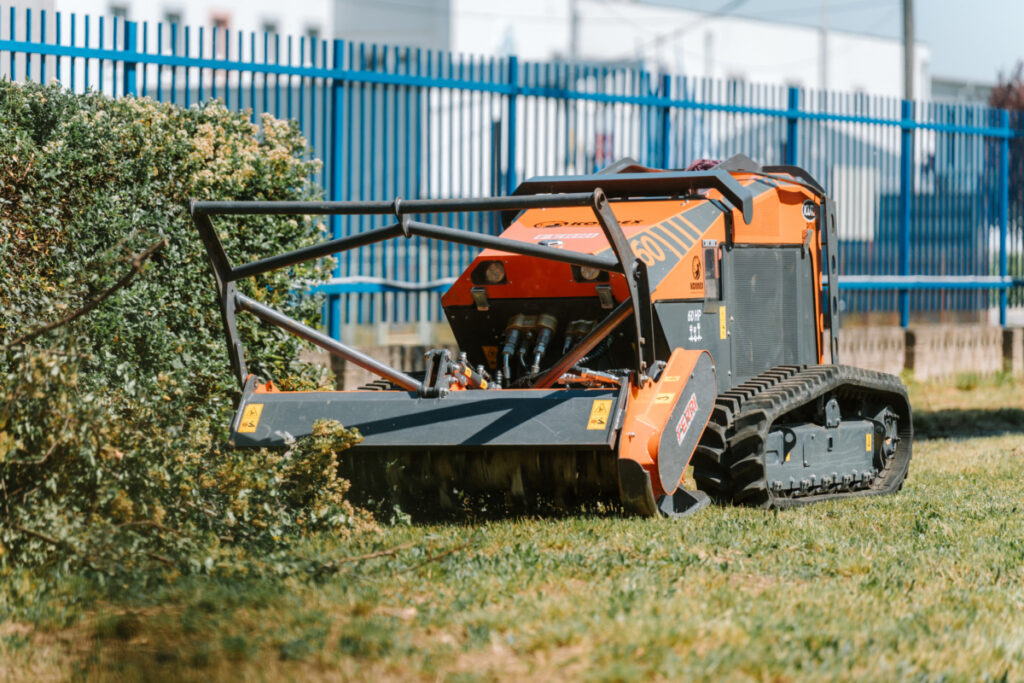 702625088 1411593190772572 2479259494304300442 n Cestári v regióne dostali nové stroje, poslúžia na zimnú aj letnú údržbu